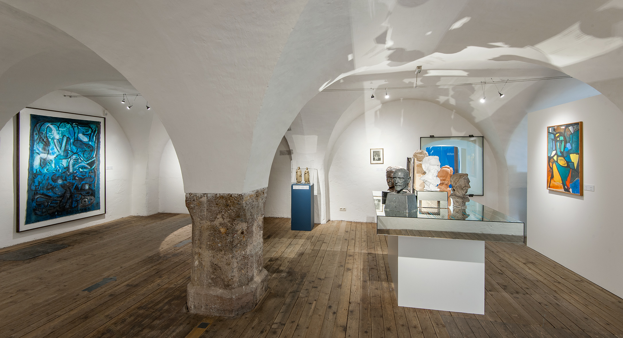 Blick in die Ausstellung  "Das Ich widergespiegelt_Kitzbüheler Menschenbilder des 20. und 21. Jahrhunderts" im Museum Kitzbühel - Sammlung Alfons Walde bis 05.10.2019. Foto: Museum Kitzbühel - Sammlung Alfons Walde. 