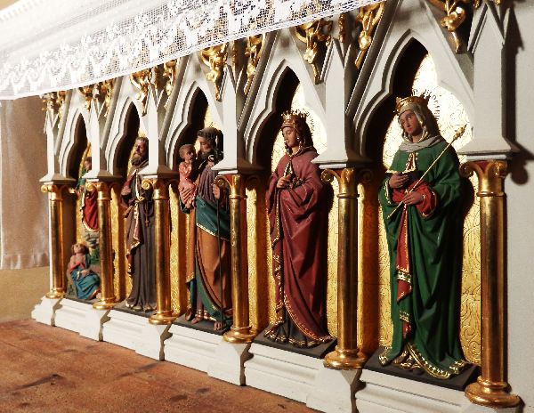 Thron und Altar_Die Schutzpatrone der kaiserlichen Familie am Altar der Schlosskapelle Ambras, 1866. Foto Dr. Helmuth Oehler, Innsbruck._600x600_100KB.jpg